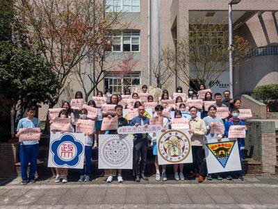 校長家長會長與繁星錄取同學合影